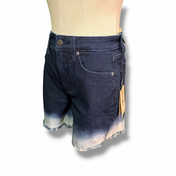 NWT NYDJ High-Rise Dip-Dyed Dark Wash Denim Shorts with Raw Hem Size 0 - Picture 6 of 13
